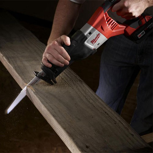 מסור חרב 18V נטען כוללת 2 סוללות 4A