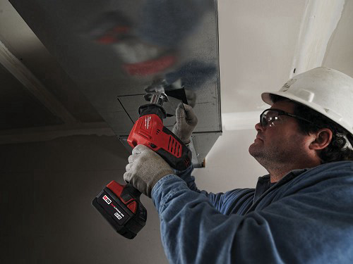 מסור חרב קומפקטי 18V נטען כולל 2 סוללות 2A