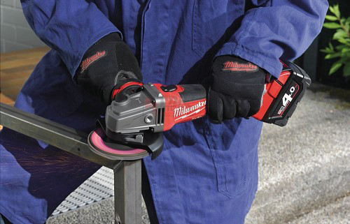 משחזת זווית 5 נטענת FUEL 18V XPD כוללת 2 סוללות 5A