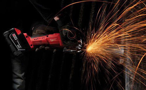 משחזת 4.5 נטענת 28V לעומס גבוה כוללת 2 סוללות 3A