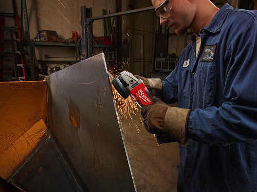 משחזת זווית 4.5 נטענת FUEL 18V כוללת 2 סוללות 5A