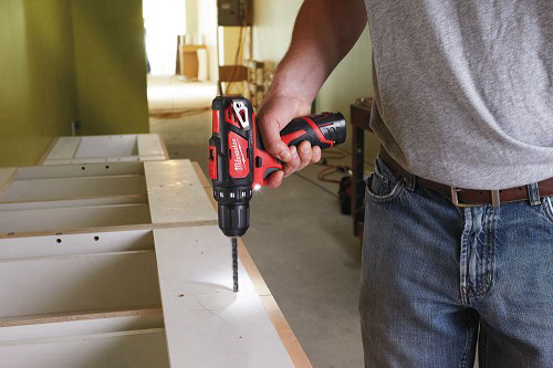 מברגה/מקדחה Milwaukee 12V - גוף בלבד