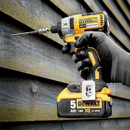 מברגת אימפקט DeWalt נטענת 18V סוללות 5Ah