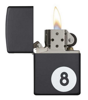מצת זיפו שחור עם הדפס כדור מספר 8