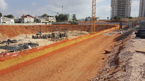 גדר רשת בטיחות כתום צהוב