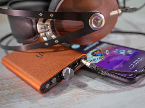ממיר DAC ומגבר אוזניות נייד iFi audio Hip-DAC V2
