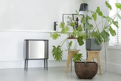 פח ברבנטיה למטבח 36 ליטר - Brabantia BO מוברש מתוך קולקציית פחי אשפה למטבח (צילום חומר הגלם) - קל לניקוי ותחזוקה לשמירה על מראה חדש ומבריק