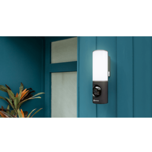 מצלמה אלחוטית חיצונית עם נורת קיר חכמה EZVIZ LC3