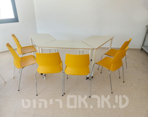 ריהוט חדש למרכז יובלים מעלה אדומים
