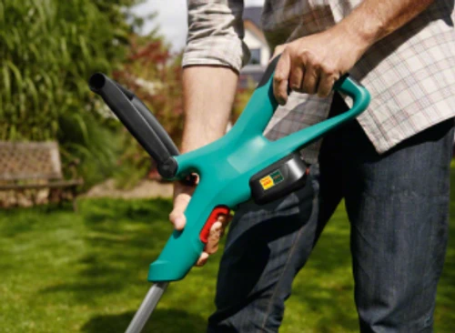 חרמש נטען +סוללה BOSCH UNIVERSAL GRASS CUT 18-260 2Ah