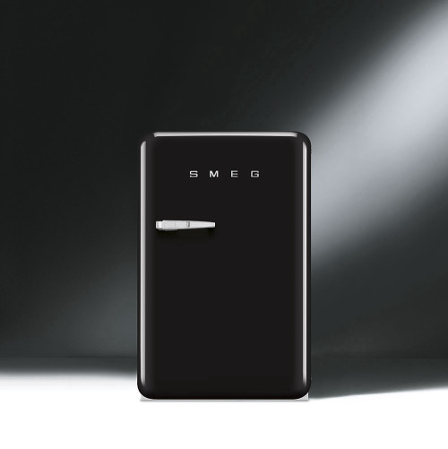 מקרר בר ביתי בעיצוב רטרו צבע שחור סמג SMEG דגם: FAB10HRNE