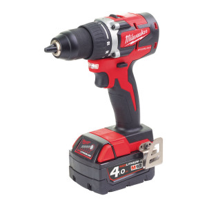 מברגה/מקדחה קומפקטית Brushless עם 2 סוללות 5Ah דגם M18 CBLDD