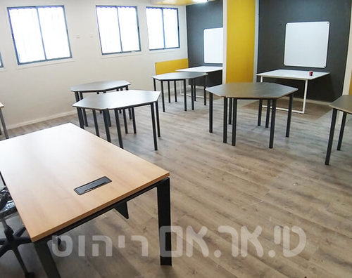 שולחנות טרפז וכסאות לוטן