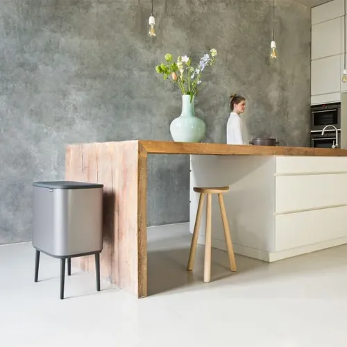 פח ברבנטיה למטבח 36 ליטר - Brabantia BO פלטינום מתוך קולקציית פחי אשפה למטבח (תמונת מוצר) - עשוי מחומרים עמידים בפני לחות וחלודה לאורך זמן