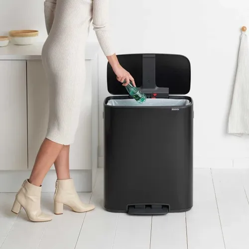 פח ברבנטיה למטבח 60 ליטר - Brabantia שחור מתוך קולקציית פחי אשפה למטבח (מבט נוסף) - עשוי מחומרים עמידים בפני לחות וחלודה לאורך זמן
