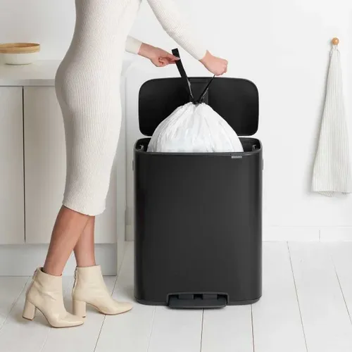 פח ברבנטיה למטבח 60 ליטר - Brabantia שחור מתוך קולקציית פחי אשפה למטבח (מבט נוסף) - מתאים לשדרוג מראה האמבטיה בקלות ובמהירות