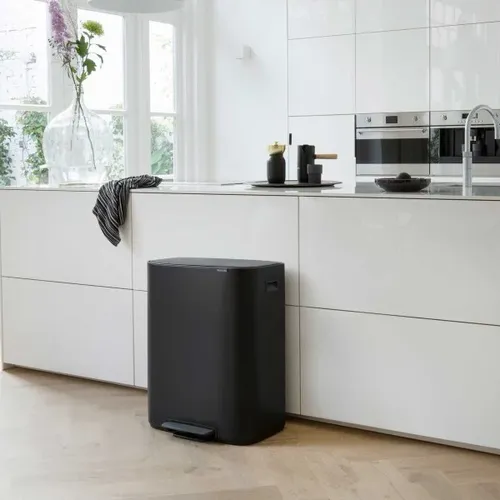 פח ברבנטיה למטבח 60 ליטר - Brabantia שחור מתוך קולקציית פחי אשפה למטבח (מבט נוסף) - איכות פרימיום בלתי מתפשרת ואחריות מלאה