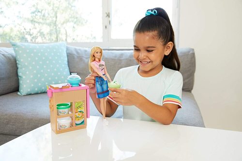 בובת ברבי ערכה להכנת נודלס עם מגוון אביזרים מסדרת המקצועות