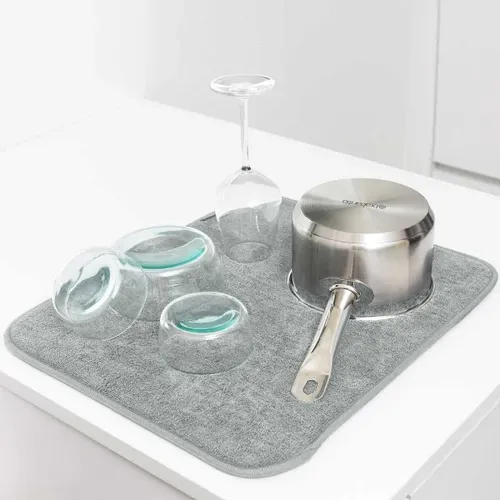 משטח לייבוש כלים Brabantia מיקרופייבר אפור מתוך קולקציית מתקן לייבוש כלים (צילום חומר הגלם) - שילוב מושלם בין נוחות שימוש יומיומית לסטייל נקי