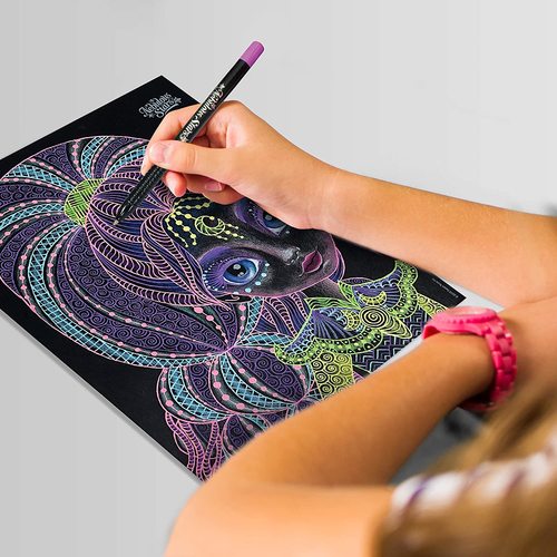 חוברת יצירה ייחודית נבולוס עם דפים שחורים ועטי ג'ל ניאון צבעוניים ליצירות מנצנצות וקסומות