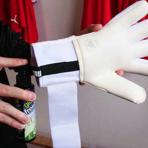 ספריי נגד ריח לכפפות שוער ונעלי כדורגל GloveGlu Glove Fresh Spray