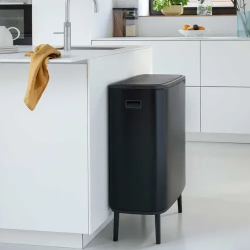 פח ברבנטיה למטבח 60 ליטר - BO Brabantia שחור מתוך קולקציית פחי אשפה למטבח (צילום מורחב) - מתאים לשדרוג מראה האמבטיה בקלות ובמהירות
