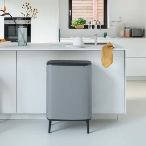 פח ברבנטיה למטבח 60 ליטר - Brabantia BO אפור - בטון מתוך קולקציית פחי אשפה למטבח (תמונת מוצר) - עשוי מחומרים עמידים בפני לחות וחלודה לאורך זמן