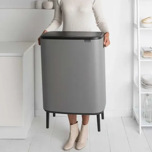 פח ברבנטיה למטבח 60 ליטר - Brabantia BO אפור - בטון מתוך קולקציית פחי אשפה למטבח (מבט פונקציונלי) - פתרון פונקציונלי ואסתטי לארגון הבית