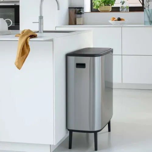 פח ברבנטיה למטבח 60 ליטר - Brabantia BO מוברש מתוך קולקציית פחי אשפה למטבח (תמונת אווירה) - מתאים לשדרוג מראה האמבטיה בקלות ובמהירות