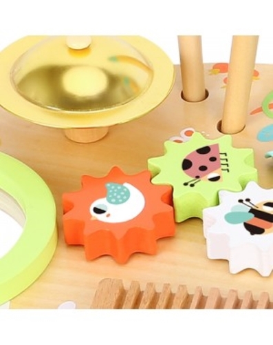 מרכז פעילות מוזיקלי לפעוטות עם מגוון כלי הקשה כולל מקלות תיפוף לגילאי שנתיים ומעלה