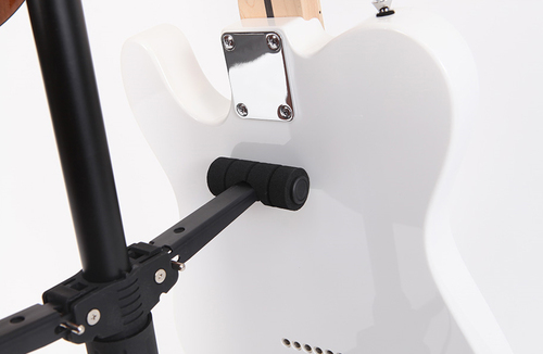 סטנד מקצועי ל- 4 גיטרות עם נעילה אוטומטית AGS-09Q מבית AROMA