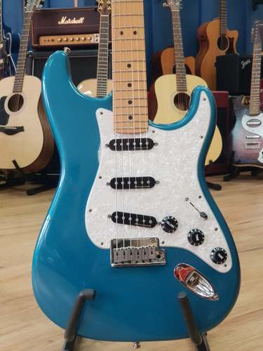 גיטרה חשמלית Fender American Standard Stratocaste 2000