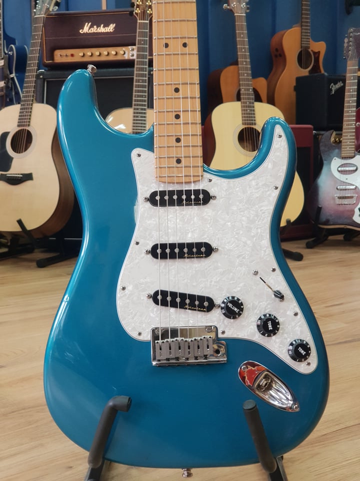 גיטרה חשמלית Fender American Standard Stratocaste 2000
