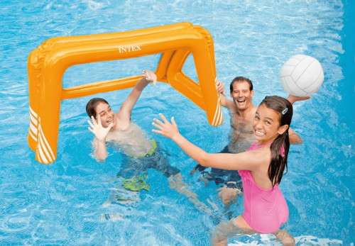 משחק גולים לבריכה