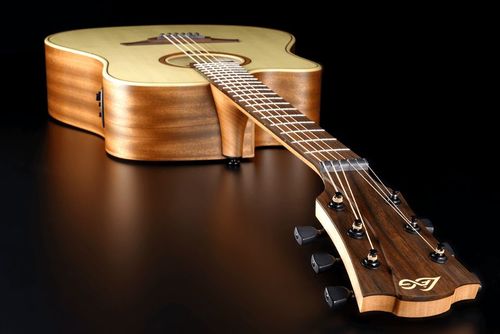 זוית נוספת Lag Guitars TRAMONTANE 70LEFTY DREADNOUGHT CUTAWAY ELECTRO