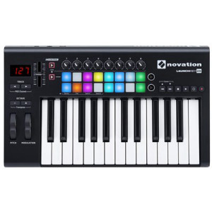  ‏מקלדת שליטה Novation Launchkey 25 MK2