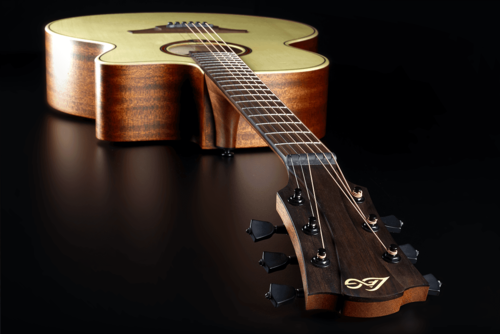 זוית נוספת Lag Guitars TRAMONTANE 177 JUMBO