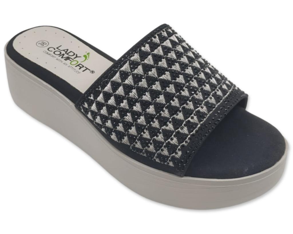 כפכף פלטפורמה לנשים בצבע שחור מבית  LADY COMFORT