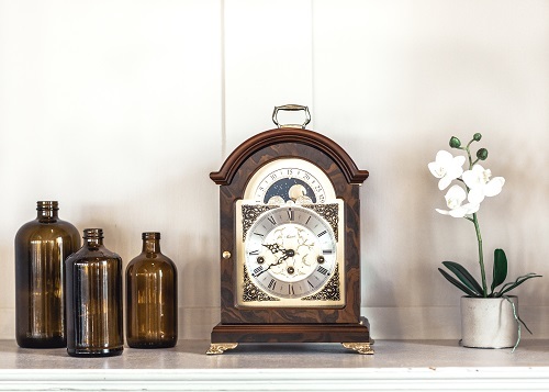 שעון שולחני מכני מעץ מלא