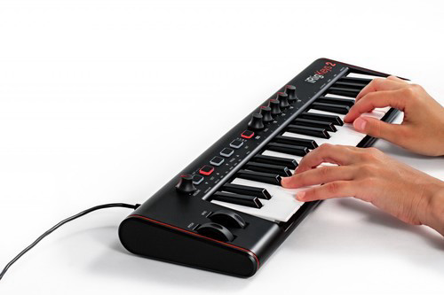 מקלדת שליטה 37 קלידים IK Multimedia iRig Keys 2