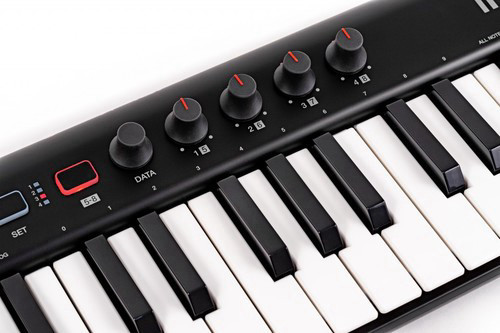 מקלדת שליטה 37 קלידים IK Multimedia iRig Keys 2