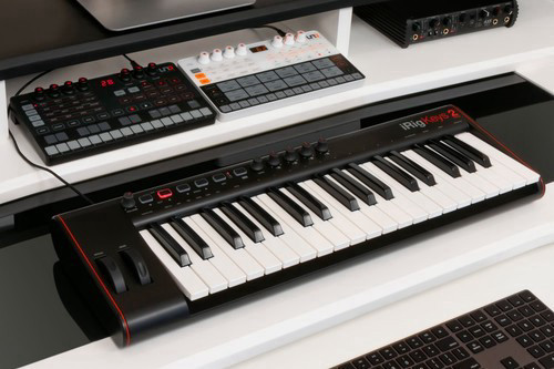 מקלדת שליטה 37 קלידים IK Multimedia iRig Keys 2