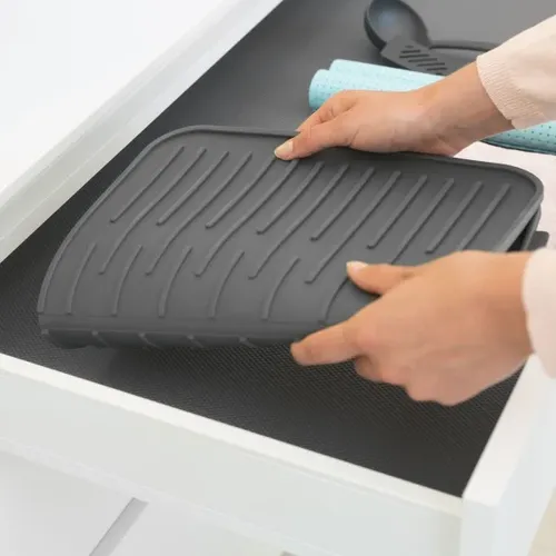 משטח לייבוש כלים סיליקון Brabantia אפור מתוך קולקציית מתקן לייבוש כלים (צילום חומר הגלם) - איכות פרימיום בלתי מתפשרת ואחריות מלאה