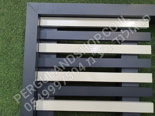 פרגולת אלומיניום דגם ROYAL CROWN LED עם הצללת מלבנים