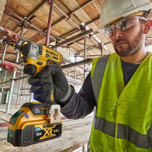 מברגת אימפקט נטענת בראשלס + 2 סוללות DeWALT DCF888P2T BL 18V BLUETOOTH 5Ah