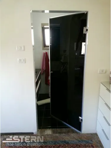 גלריית תמונות שטרן מקלחונים 33 מבית STERN בסגנון מותאם למעצבים.