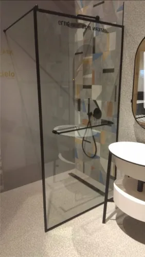 קיר זכוכית אופייס ספייס 16 מבית שטרן מקלחונים.