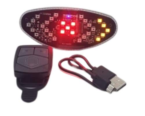 פנס אופניים אחורי עם פונקציית איתות, חיבור USB ושלט לבקרה מלאה במהלך רכיבה