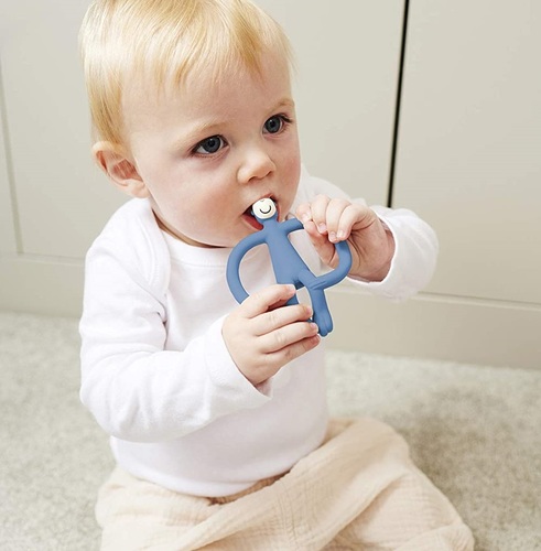 נשכן קופיף עם מברשת שיניים הראשונה מסיליקון רפואי - כחול חיל אוויר