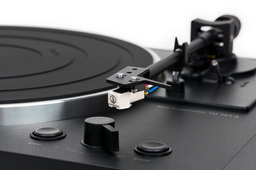 פטיפון מבית THORENS דגם TD101A 